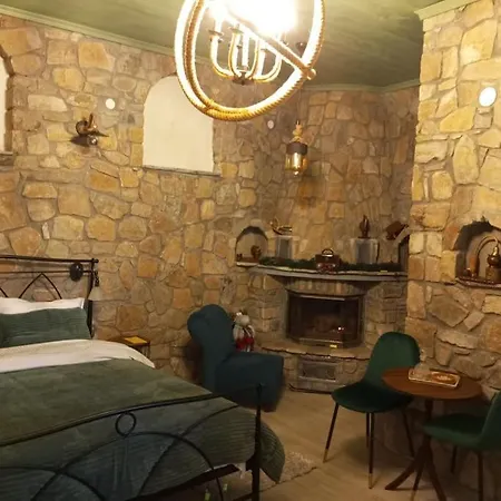 Anneta S Studiobear S Path * Sklíthron