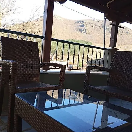 Anneta S Studiobear S Path شقة