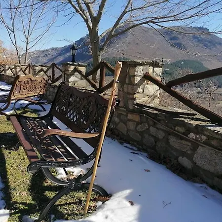 Anneta S Studiobear S Path شقة Sklíthron