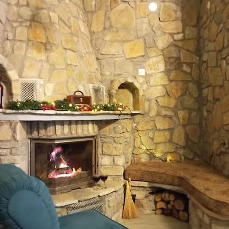 Anneta S Studiobear S Path Sklíthron