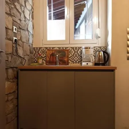 Anneta S Studiobear S Path * Sklíthron