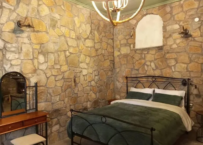 Anneta S Studiobear S Path Sklíthron