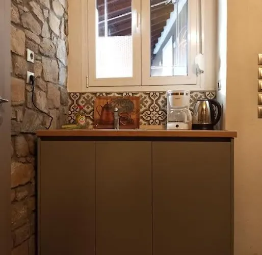 Anneta S Studiobear S Path * Sklíthron